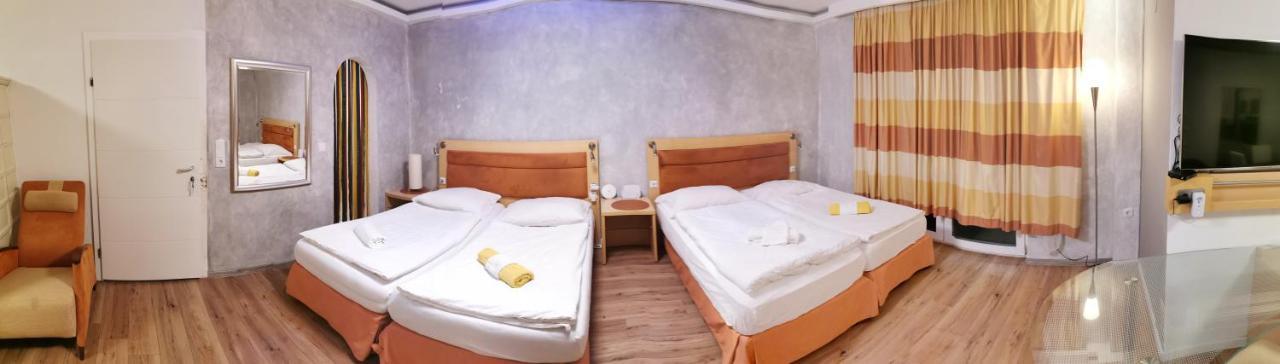 Pension Foehrenhain Герасдорф-бай-Вин Экстерьер фото