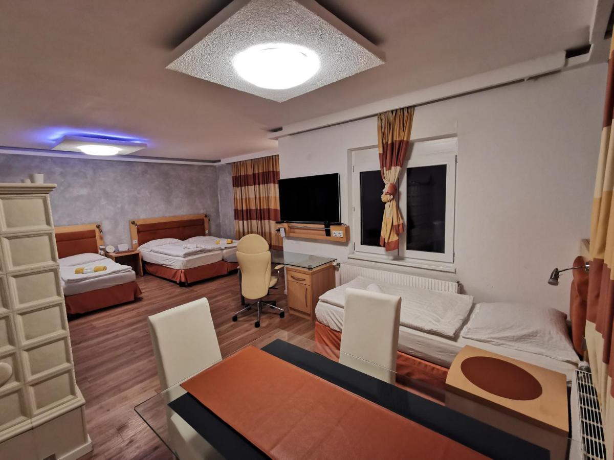 Pension Foehrenhain Герасдорф-бай-Вин Экстерьер фото