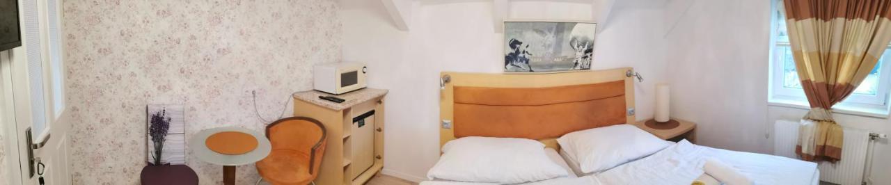 Pension Foehrenhain Герасдорф-бай-Вин Экстерьер фото