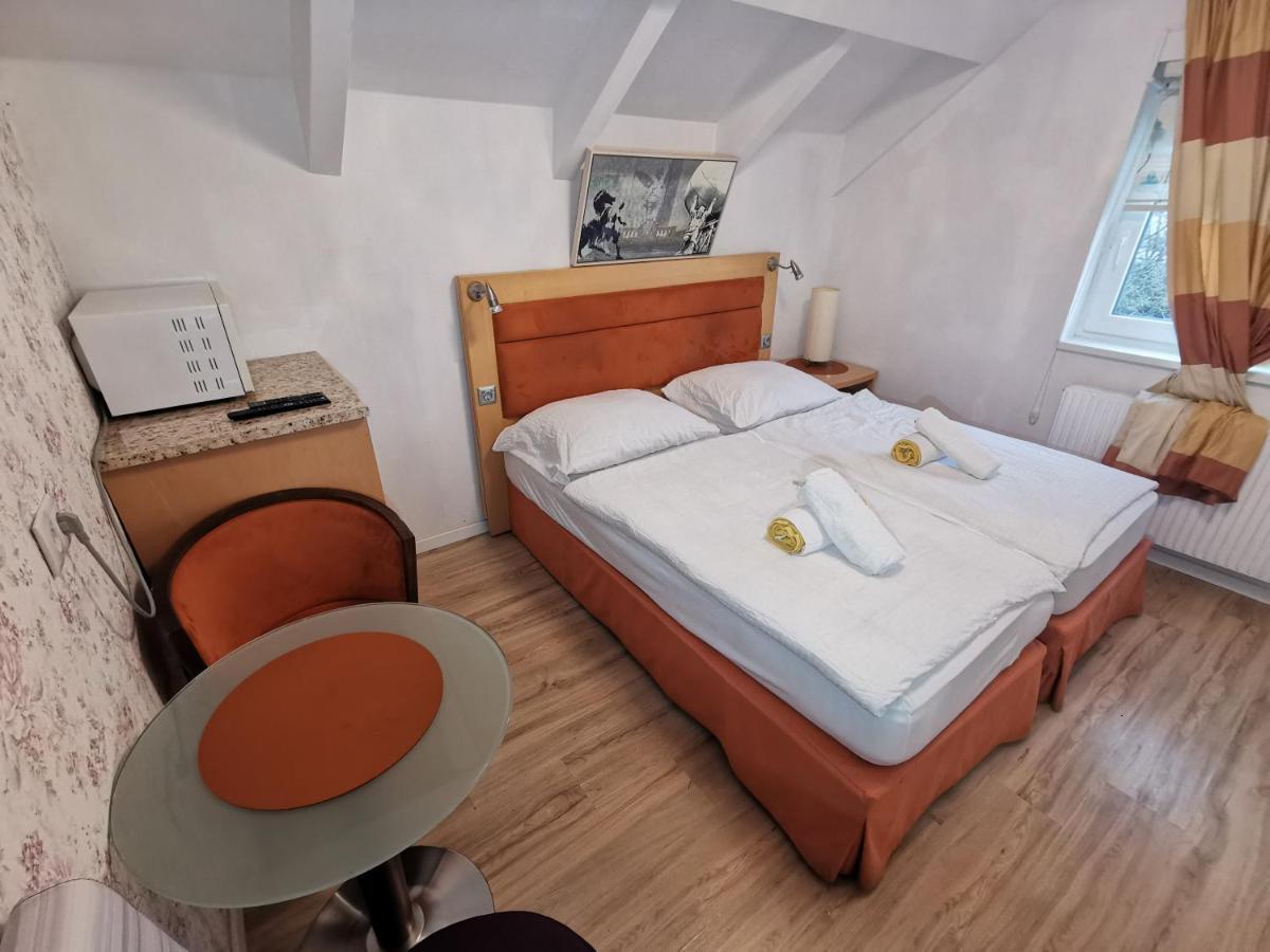Pension Foehrenhain Герасдорф-бай-Вин Экстерьер фото